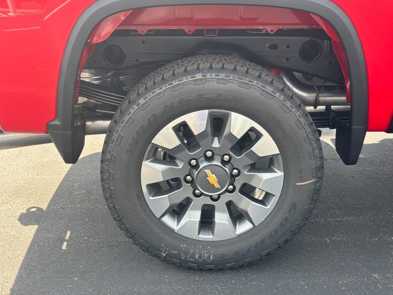 Chevrolet Silverado 2500HD Vehicle Image 05