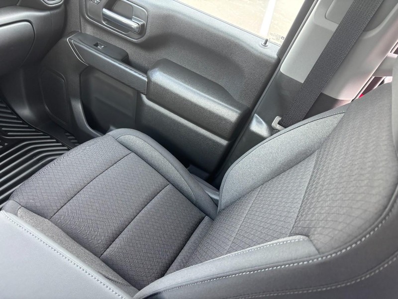 Chevrolet Silverado 2500HD Vehicle Image 12