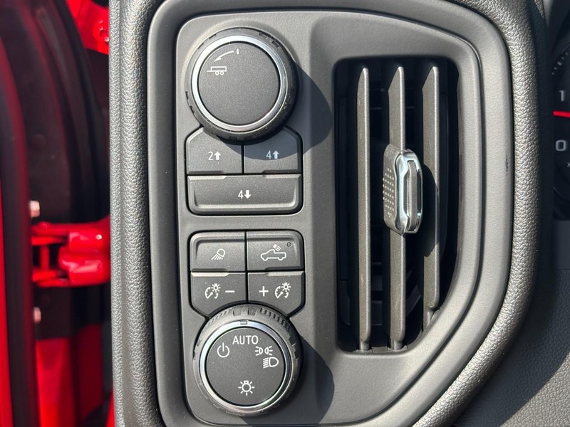 Chevrolet Silverado 2500HD Vehicle Image 13