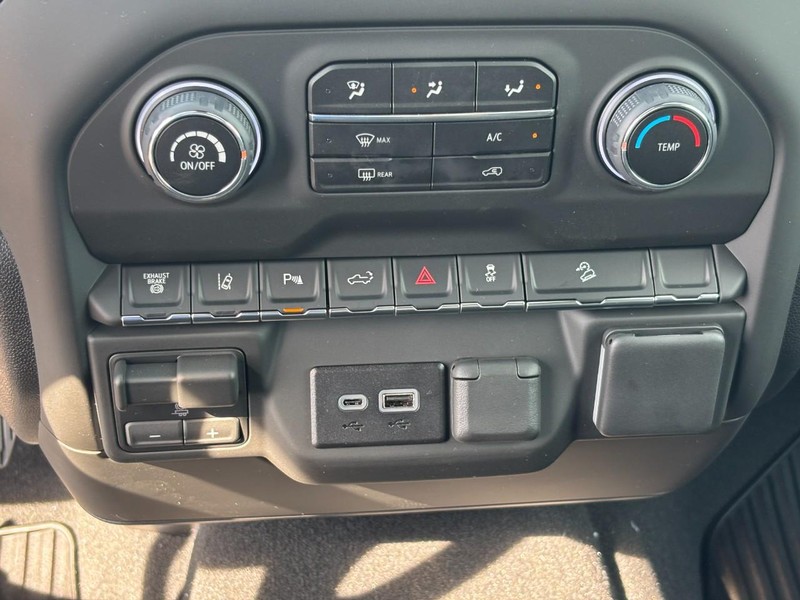 Chevrolet Silverado 2500HD Vehicle Image 18