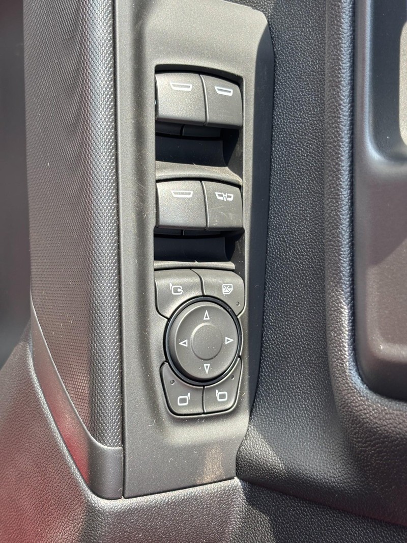 Chevrolet Silverado 2500HD Vehicle Image 19