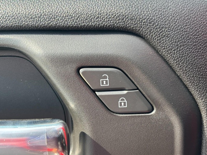 Chevrolet Silverado 2500HD Vehicle Image 20