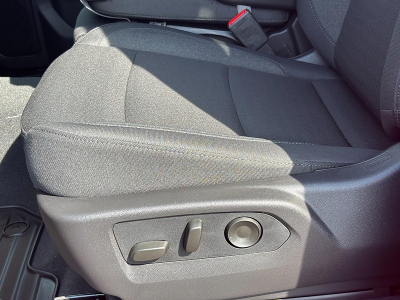 Chevrolet Silverado 2500HD Vehicle Image 21