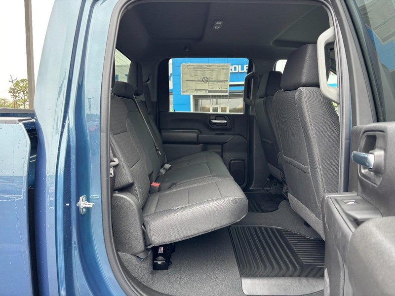 Chevrolet Silverado 2500HD Vehicle Image 06