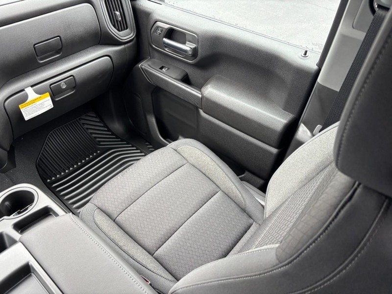 Chevrolet Silverado 2500HD Vehicle Image 12