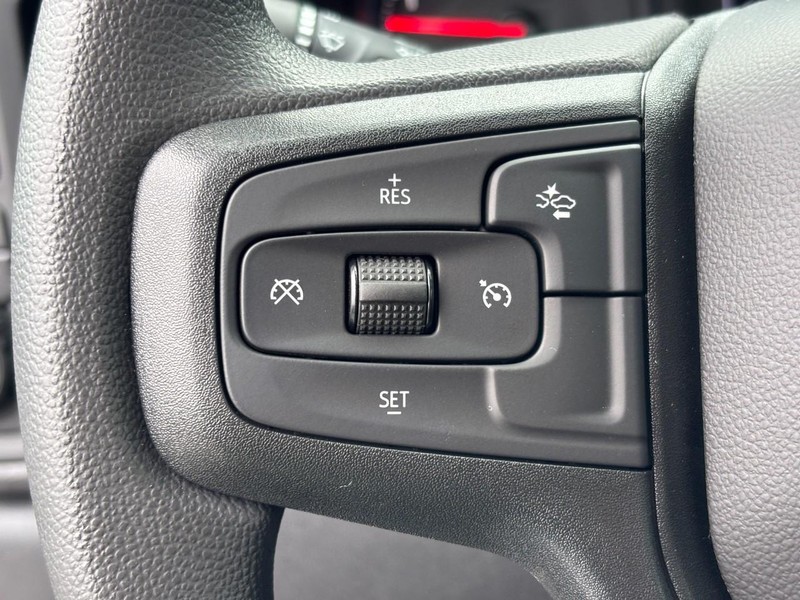 Chevrolet Silverado 2500HD Vehicle Image 14