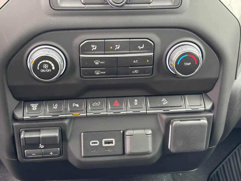 Chevrolet Silverado 2500HD Vehicle Image 18