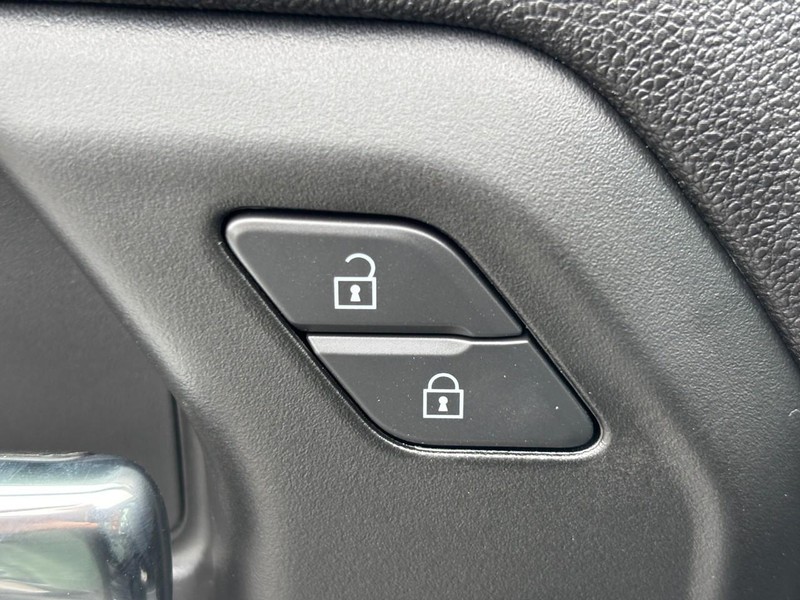 Chevrolet Silverado 2500HD Vehicle Image 20