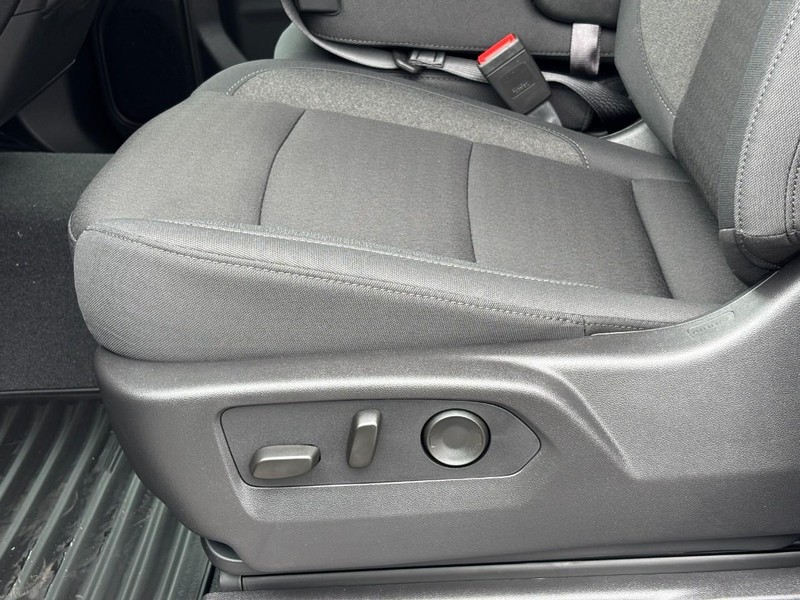 Chevrolet Silverado 2500HD Vehicle Image 21