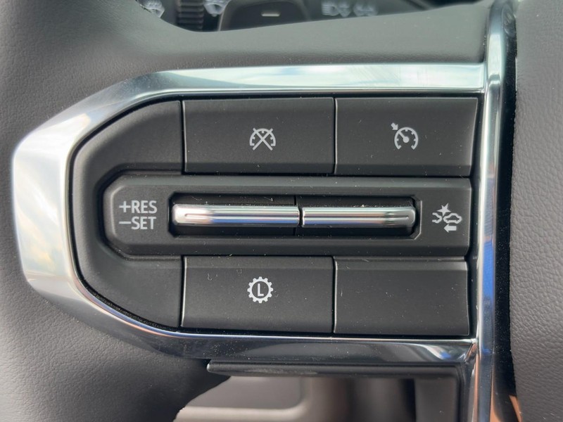 GMC Yukon Vehicle Image 14