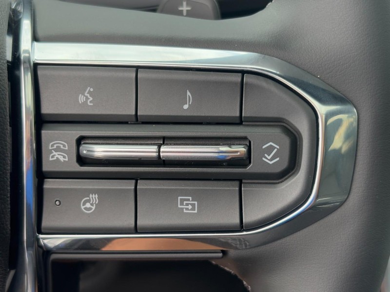 GMC Yukon Vehicle Image 15