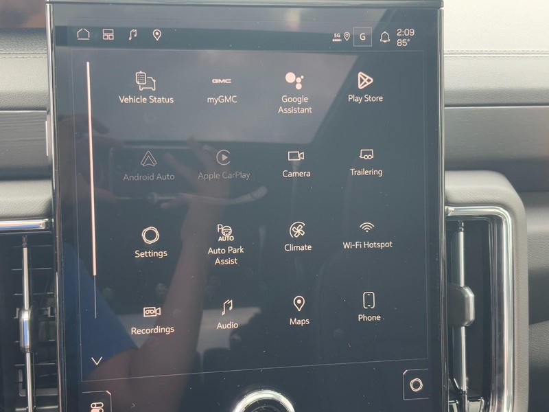 GMC Yukon Vehicle Image 17