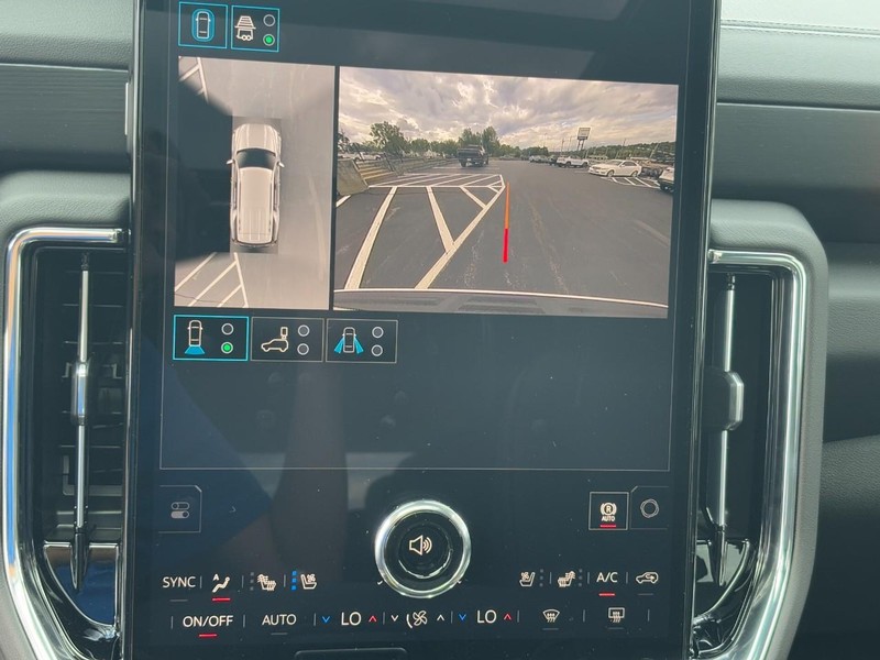 GMC Yukon Vehicle Image 18