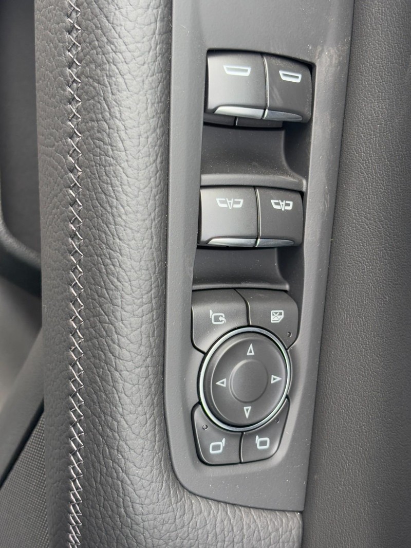 GMC Yukon Vehicle Image 20