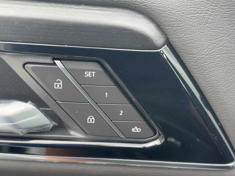 GMC Yukon Vehicle Image 21