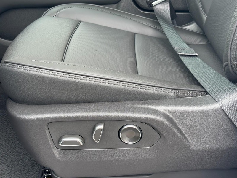 GMC Yukon Vehicle Image 22