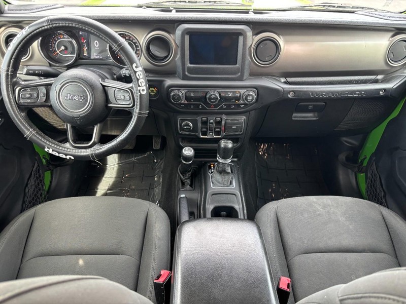 Jeep Wrangler Unlimited Vehicle Image 11