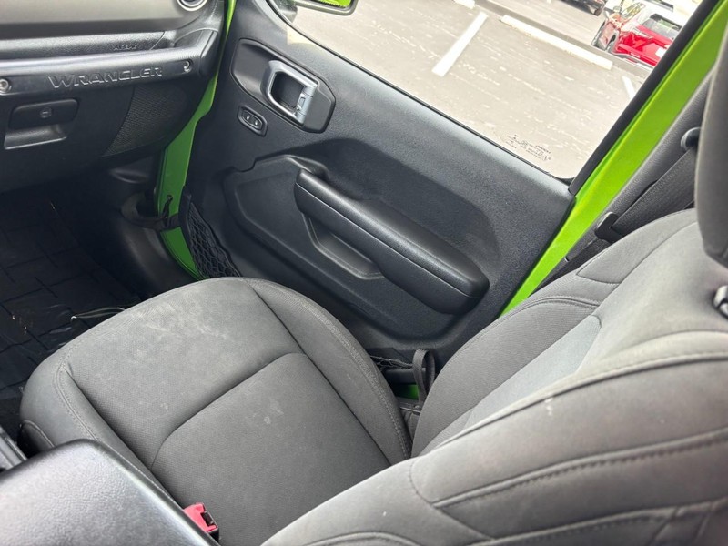 Jeep Wrangler Unlimited Vehicle Image 15