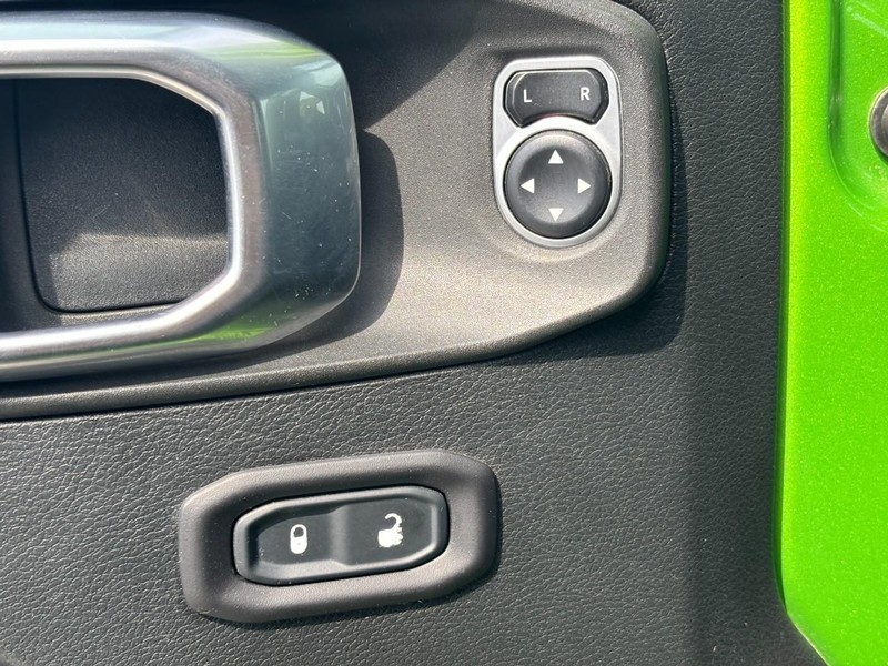 Jeep Wrangler Unlimited Vehicle Image 23