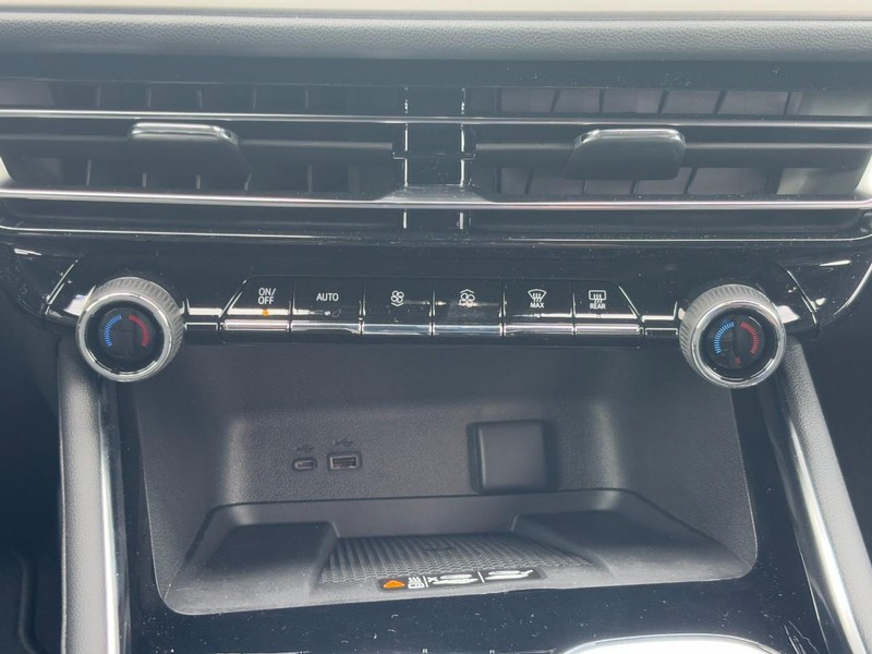 Chevrolet Traverse Vehicle Image 12