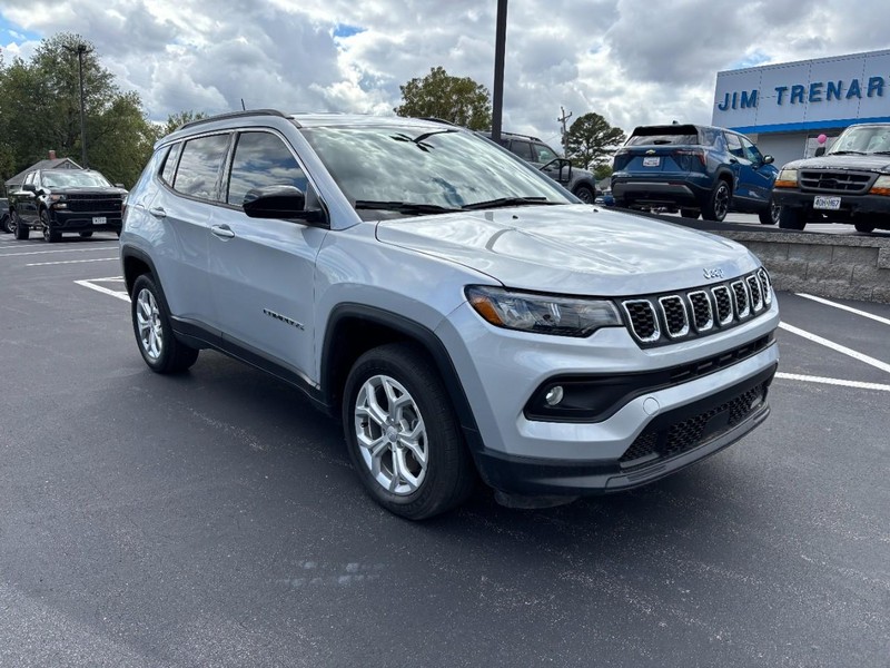 Jeep Compass Vehicle Image 02