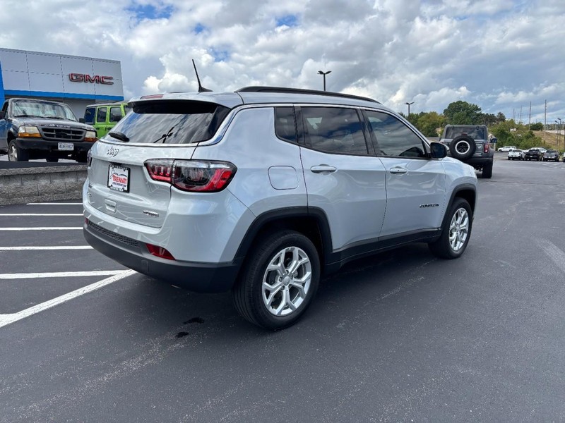 Jeep Compass Vehicle Image 03