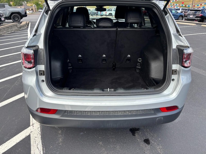 Jeep Compass Vehicle Image 04