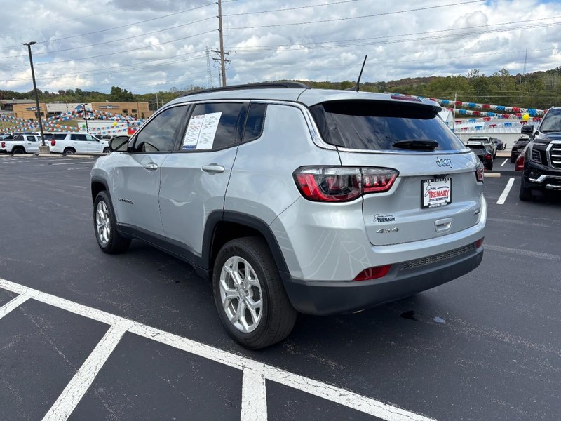 Jeep Compass Vehicle Image 06