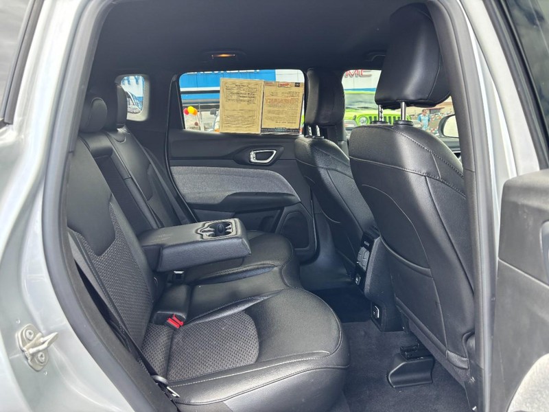 Jeep Compass Vehicle Image 10