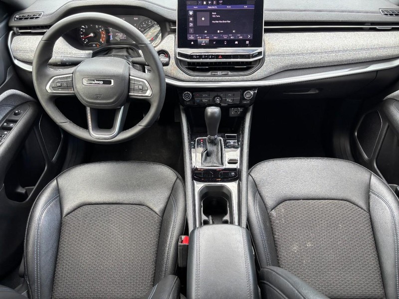 Jeep Compass Vehicle Image 11