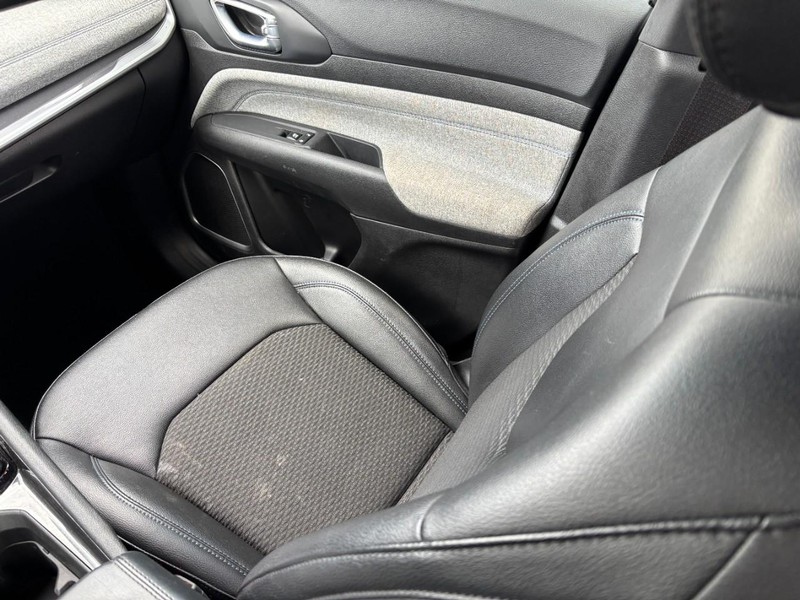 Jeep Compass Vehicle Image 15