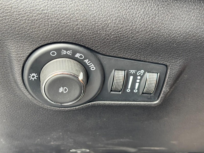 Jeep Compass Vehicle Image 16