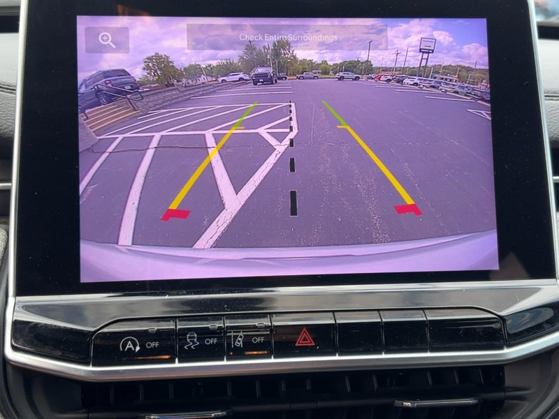 Jeep Compass Vehicle Image 21