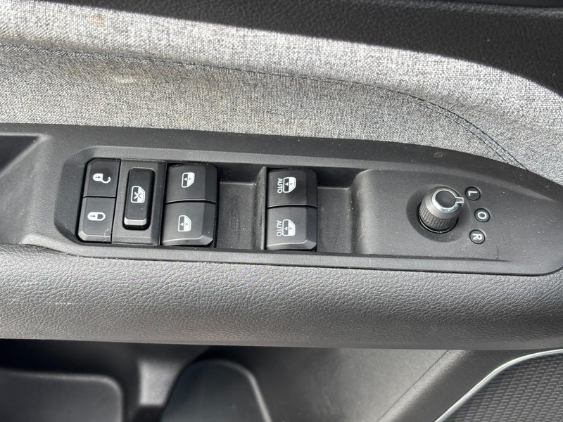 Jeep Compass Vehicle Image 23