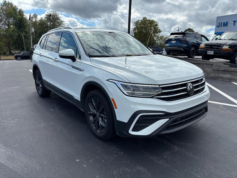 Volkswagen Tiguan Vehicle Image 02