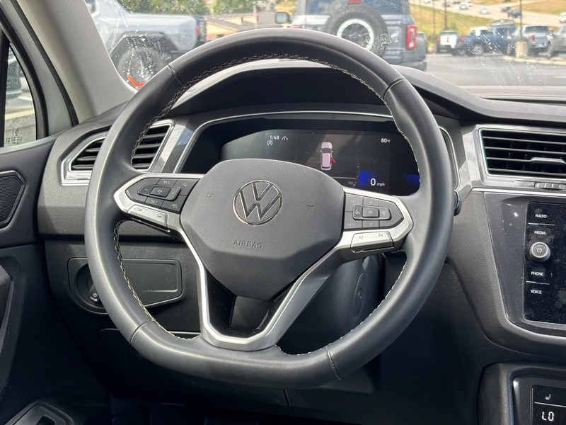 Volkswagen Tiguan Vehicle Image 12