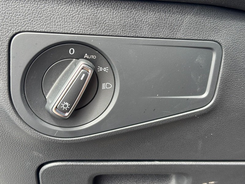 Volkswagen Tiguan Vehicle Image 16