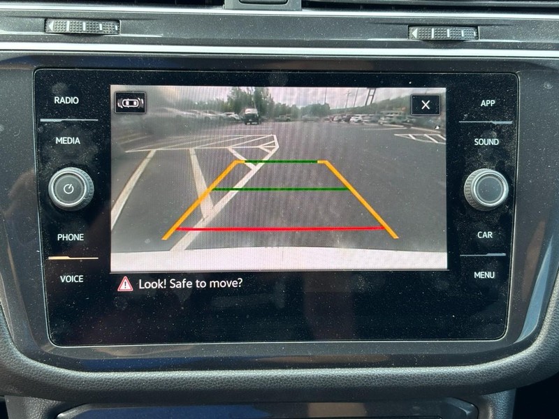 Volkswagen Tiguan Vehicle Image 21