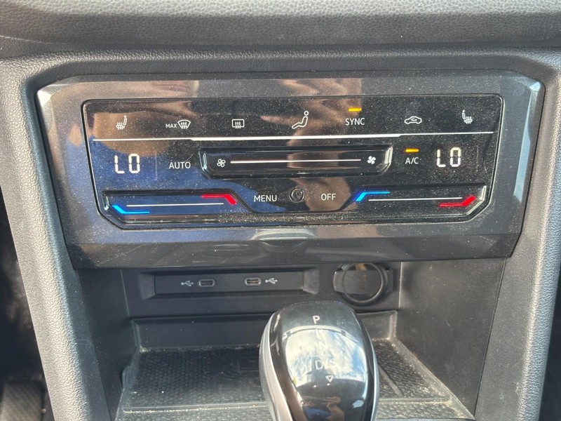 Volkswagen Tiguan Vehicle Image 22