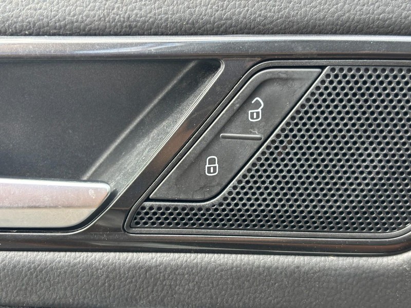 Volkswagen Tiguan Vehicle Image 24