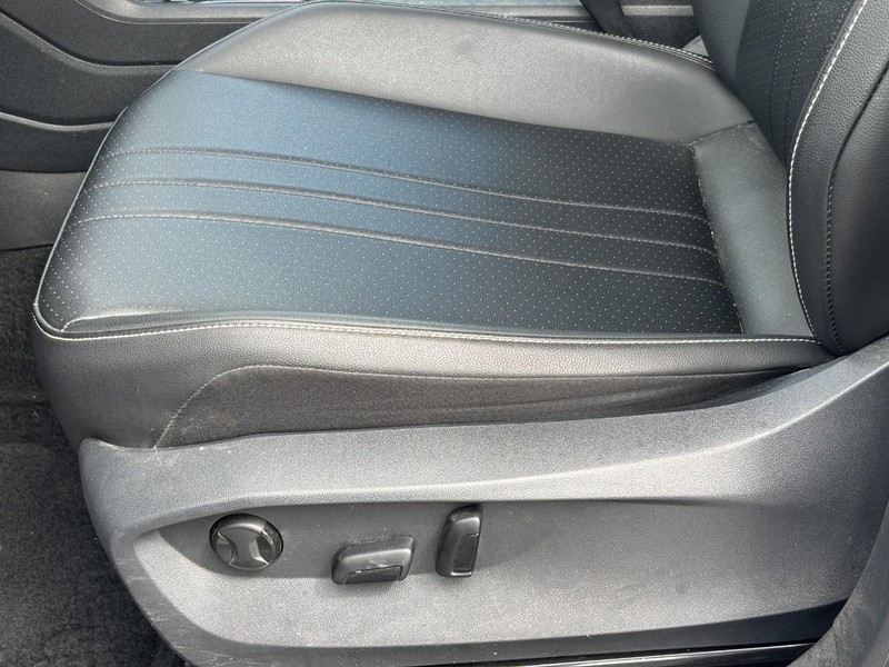 Volkswagen Tiguan Vehicle Image 25