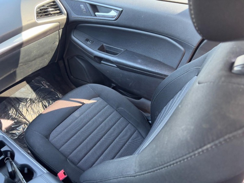 Ford Edge Vehicle Image 16