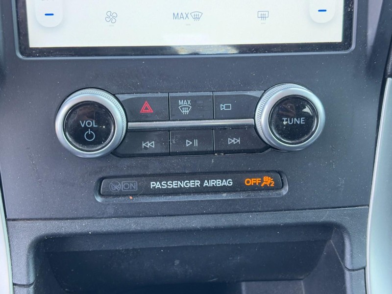 Ford Edge Vehicle Image 25