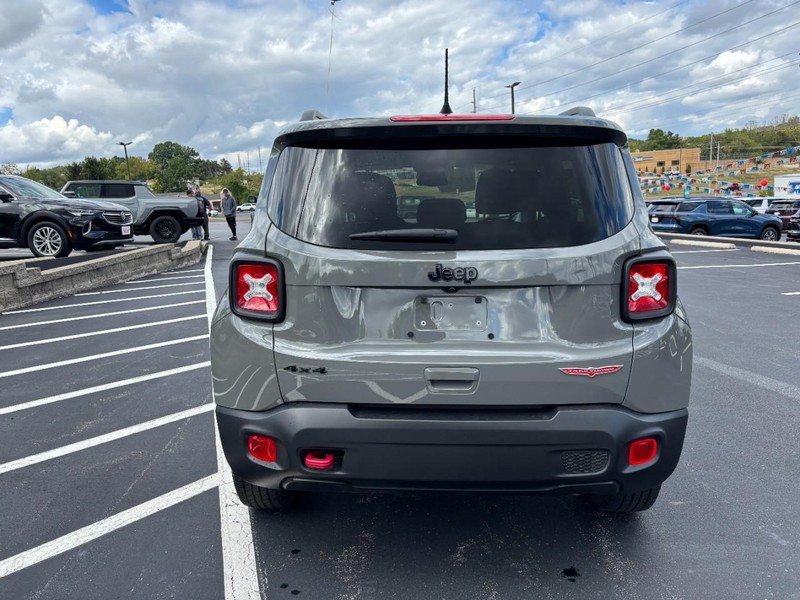 Jeep Renegade Vehicle Image 05