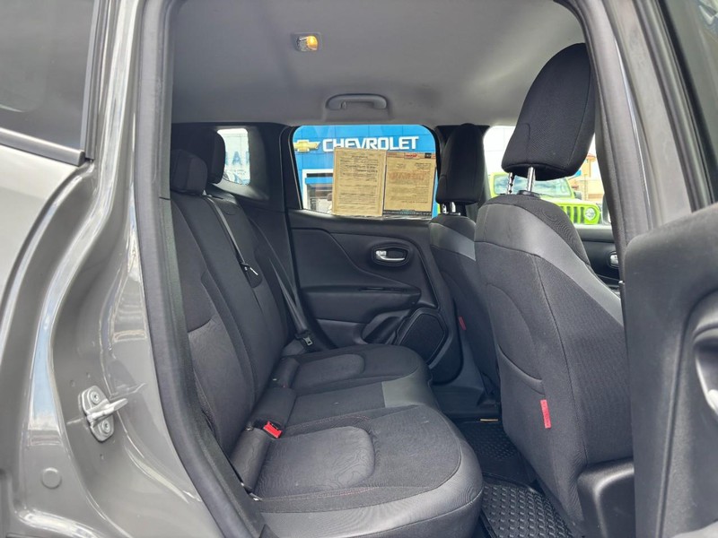 Jeep Renegade Vehicle Image 10