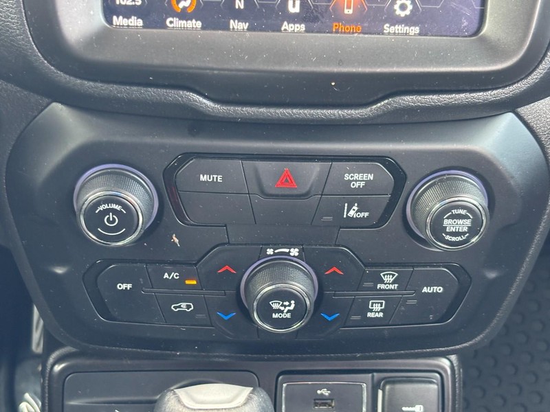 Jeep Renegade Vehicle Image 14