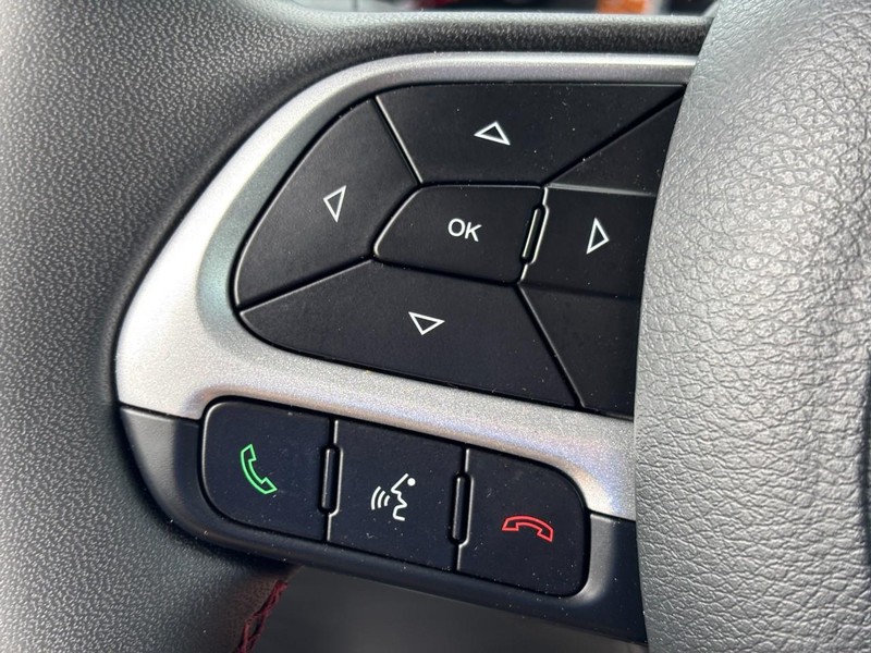 Jeep Renegade Vehicle Image 17