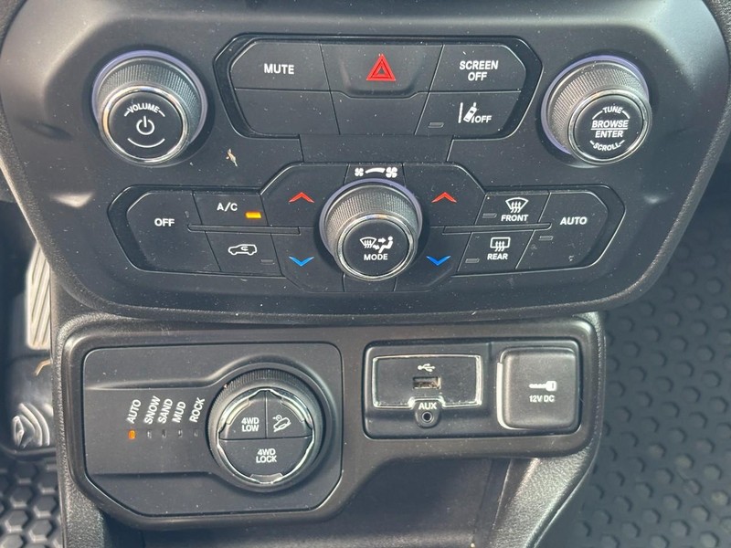 Jeep Renegade Vehicle Image 23