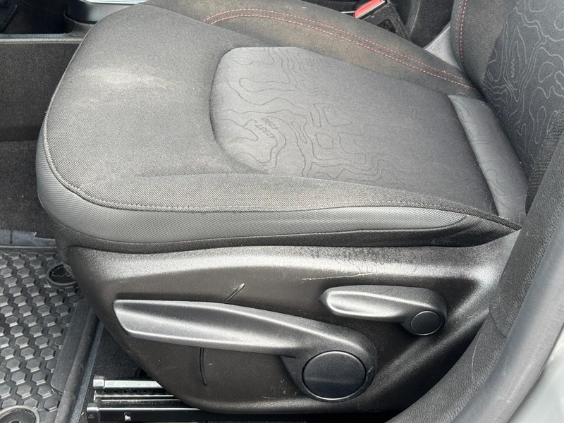 Jeep Renegade Vehicle Image 25