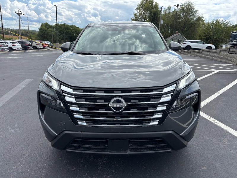 Nissan Rogue Vehicle Image 10